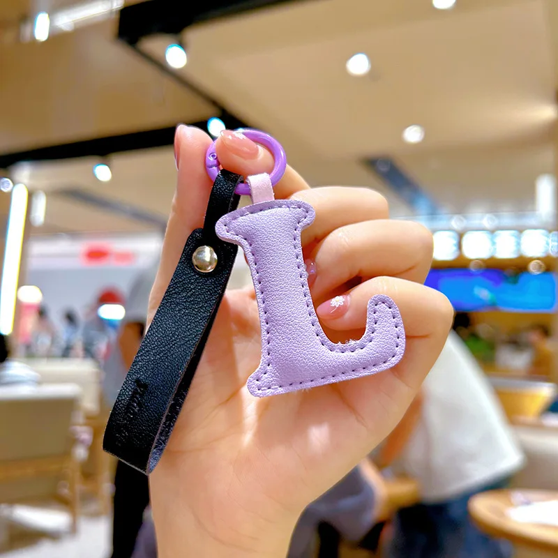 Llavero con letra inicial de c - Monogram Keychain Leather reseña y precio